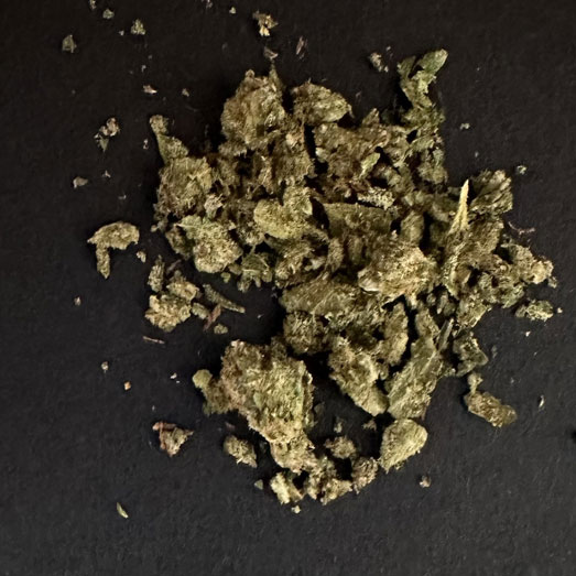 Cannabis, verunreinigt mit dem synthetischen Cannabinoid MDMB-4en-PINACA, 12.12.2023 (Berlin)