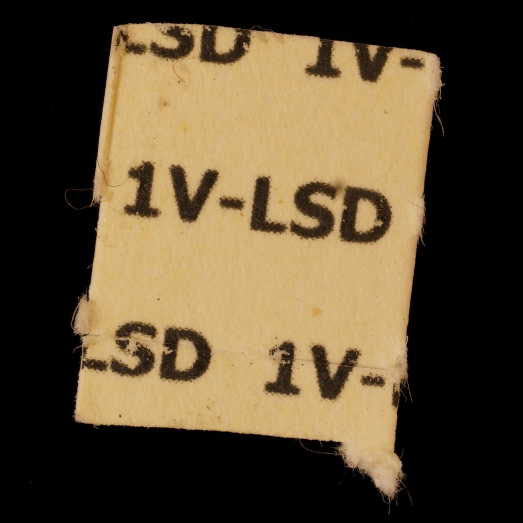 Blotter mit 1V-LSD, verunreinigt mit einer unbekannten Substanz, 20.11.2023 (Berlin)