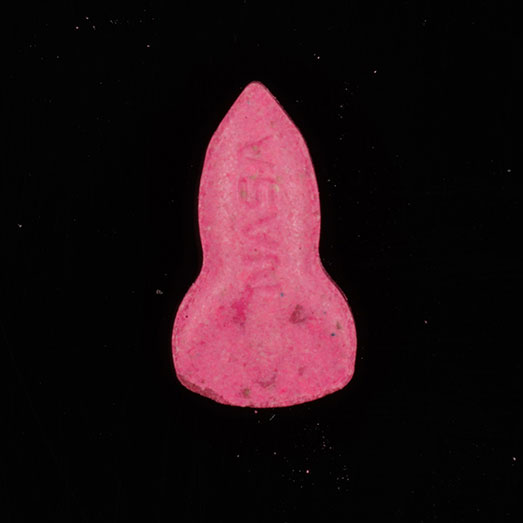 NASA, 2C-B, verunreinigt mit MDMA, erworben als 2C-B-Fly, 22.09.2025 (Berlin)